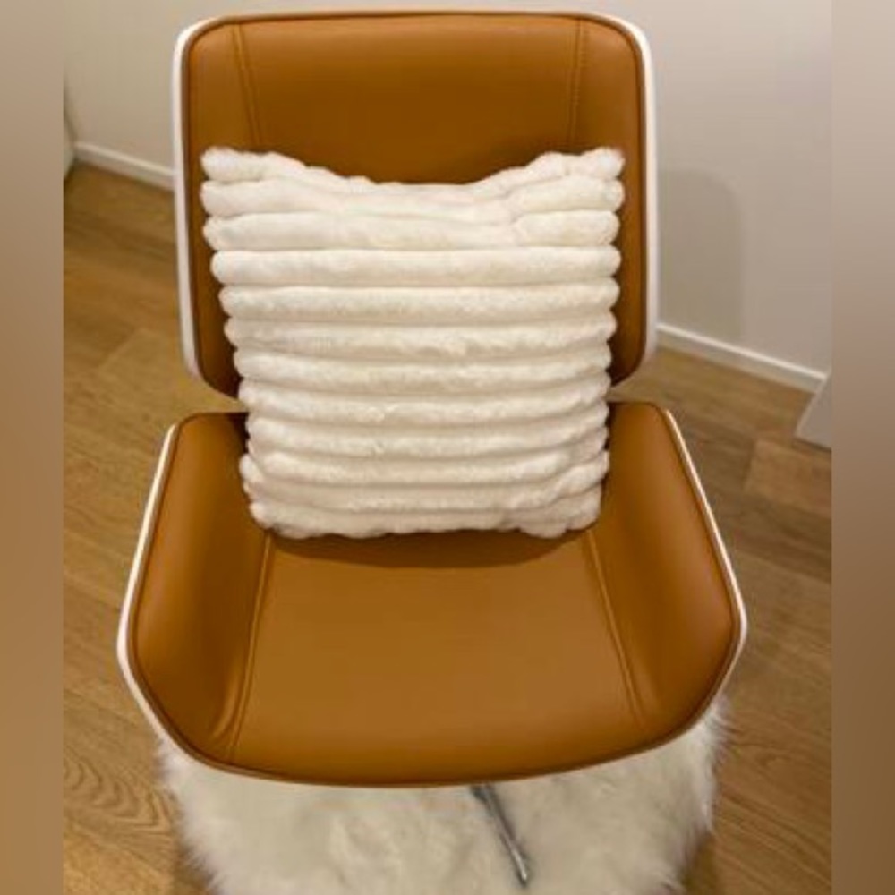 🆕 Set of 2 White Fur Decorative Pillow Covers - Picture 2 of 3